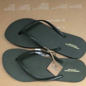 American Eagle flip flops